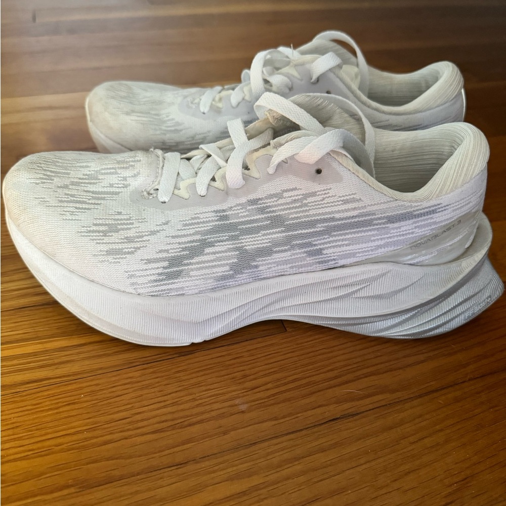 Women’s ASICS novablast 3